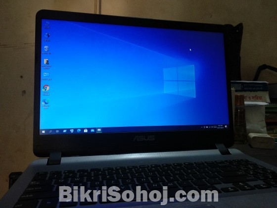 Asus laptop Core i5 7th-gen.